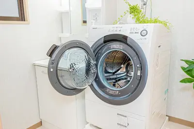 a washing machine and a dryer in a room at Bright Modern Airbnb in Tokyo's Northern District in Tokyo