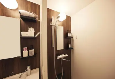 a bathroom with a shower with a mirror and a sink at Est house KAMEARI -Entire Tokyo House with Direct Bus Access to Airport and Disney in a Peaceful Local Neighborhood with 24 Hour Shops and Dining Options- in Tokyo