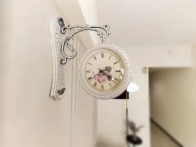 a clock is hanging on a wall at Z87\u65b0\u5bbf\u6700\u4e2d\u5fc3 \u6771\u65b0\u5bbf\u7ad95\u5206-Shinjuku center 5 mins to Station, Max 3P \u65b0\u5bbf \u6d89\u8c37 \u8868\u53c2\u9053 \u6c60\u888b \u4e0a\u91ce \u4ee3\u4ee3\u6728 \u94f6\u5ea7 \u539f\u5bbf in Tokyo