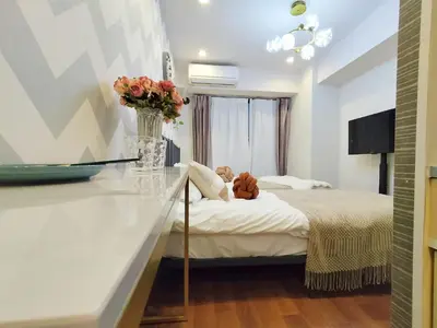 a bedroom with a bed with a teddy bear on it at S15\u65b0\u5bbf\u6700\u4e2d\u5fc3 \u6771\u65b0\u5bbf\u7ad95\u5206-Shinjuku center 5 mins to Station, Max 3P \u65b0\u5bbf \u6d89\u8c37 \u8868\u53c2\u9053 \u6c60\u888b \u4e0a\u91ce \u4ee3\u4ee3\u6728 \u94f6\u5ea7 \u539f\u5bbf in Tokyo