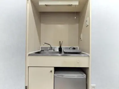 a kitchen with a sink in a small room at S21\u65b0\u5bbf\u6700\u4e2d\u5fc3 \u6771\u65b0\u5bbf\u7ad95\u5206-Shinjuku center 5 mins to Station, Max 3P \u76f4\u8fbe\u65b0\u5bbf \u6d89\u8c37 \u8868\u53c2\u9053 \u6c60\u888b \u4e0a\u91ce \u4ee3\u4ee3\u6728 \u94f6\u5ea7 \u539f\u5bbf in Tokyo