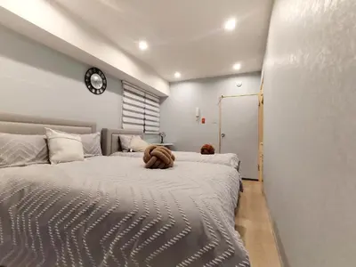 a bedroom with a large bed with a stuffed animal on it at S21\u65b0\u5bbf\u6700\u4e2d\u5fc3 \u6771\u65b0\u5bbf\u7ad95\u5206-Shinjuku center 5 mins to Station, Max 3P \u76f4\u8fbe\u65b0\u5bbf \u6d89\u8c37 \u8868\u53c2\u9053 \u6c60\u888b \u4e0a\u91ce \u4ee3\u4ee3\u6728 \u94f6\u5ea7 \u539f\u5bbf in Tokyo