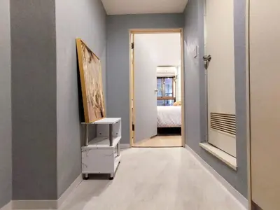 a hallway with a room with a painting on the wall at S21\u65b0\u5bbf\u6700\u4e2d\u5fc3 \u6771\u65b0\u5bbf\u7ad95\u5206-Shinjuku center 5 mins to Station, Max 3P \u76f4\u8fbe\u65b0\u5bbf \u6d89\u8c37 \u8868\u53c2\u9053 \u6c60\u888b \u4e0a\u91ce \u4ee3\u4ee3\u6728 \u94f6\u5ea7 \u539f\u5bbf in Tokyo
