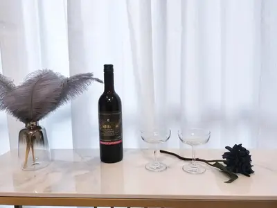 a bottle of wine and two glasses on a table at S22\u65b0\u5bbf\u6700\u4e2d\u5fc3 \u6771\u65b0\u5bbf\u7ad95\u5206-Shinjuku center 5 mins to Station, Max 3P \u76f4\u8fbe\u76f4\u8fbe\u65b0\u5bbf \u6d89\u8c37 \u8868\u53c2\u9053 \u6c60\u888b \u4e0a\u91ce \u4ee3\u4ee3\u6728 \u94f6\u5ea7 \u539f\u5bbf in Tokyo