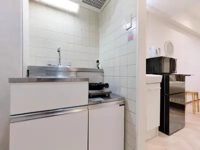 a kitchen with a sink and a counter top at G53\u65b0\u5bbf\u6700\u4e2d\u5fc3 \u6771\u65b0\u5bbf\u7ad95\u5206-Shinjuku center 5 mins to Station, Max 4P \u76f4\u8fbe\u65b0\u5bbf \u6d89\u8c37 \u8868\u53c2\u9053 \u6c60\u888b \u4e0a\u91ce \u4ee3\u4ee3\u6728 \u94f6\u5ea7 \u539f\u5bbf in Tokyo