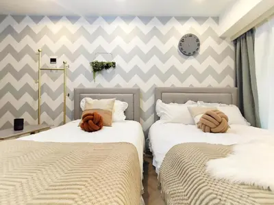 two beds sitting next to each other in a bedroom at G23\u65b0\u5bbf\u6700\u4e2d\u5fc3 \u6771\u65b0\u5bbf\u7ad95\u5206-Shinjuku center 5 mins to Station, Max 3P \u65b0\u5bbf \u6d89\u8c37 \u8868\u53c2\u9053 \u6c60\u888b \u4e0a\u91ce \u4ee3\u4ee3\u6728 \u94f6\u5ea7 \u539f\u5bbf in Tokyo