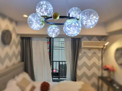 a chandelier with blue lights hanging from a ceiling at G23\u65b0\u5bbf\u6700\u4e2d\u5fc3 \u6771\u65b0\u5bbf\u7ad95\u5206-Shinjuku center 5 mins to Station, Max 3P \u65b0\u5bbf \u6d89\u8c37 \u8868\u53c2\u9053 \u6c60\u888b \u4e0a\u91ce \u4ee3\u4ee3\u6728 \u94f6\u5ea7 \u539f\u5bbf in Tokyo