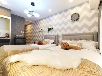 two beds in a bedroom with a clock on the wall at G23\u65b0\u5bbf\u6700\u4e2d\u5fc3 \u6771\u65b0\u5bbf\u7ad95\u5206-Shinjuku center 5 mins to Station, Max 3P \u65b0\u5bbf \u6d89\u8c37 \u8868\u53c2\u9053 \u6c60\u888b \u4e0a\u91ce \u4ee3\u4ee3\u6728 \u94f6\u5ea7 \u539f\u5bbf in Tokyo
