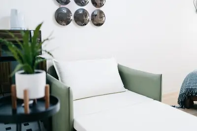 a room with two white chairs and a plant on a wall at D91\u65b0\u5bbf\u6700\u4e2d\u5fc3 \u6771\u65b0\u5bbf\u7ad95\u5206-Shinjuku center 5 mins to Station, Max 4P \u76f4\u8fbe\u65b0\u5bbf \u6d89\u8c37 \u8868\u53c2\u9053 \u6c60\u888b \u4e0a\u91ce \u4ee3\u4ee3\u6728 \u94f6\u5ea7 \u539f\u5bbf in Tokyo