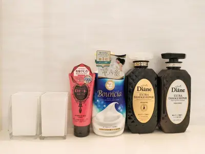 a group of three bottles of laundry detergent and cleaner at 62\u65b0\u5bbf\u6700\u4e2d\u5fc3 \u65b0\u5bbf\u5fa1\u82d1\u524d\u7ad95\u5206-Shinjuku center 5 mins to Station, Max 5P \u65b0\u5bbf \u6d89\u8c37 \u8868\u53c2\u9053 \u6c60\u888b \u4e0a\u91ce \u4ee3\u4ee3\u6728 \u94f6\u5ea7 \u539f\u5bbf in Tokyo