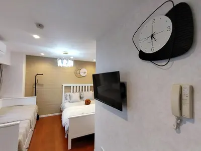 a bedroom with a bed and a clock on the wall at S13-Shibuya center 7 mins to Station, Max 4P\u6d89\u8c37\u6700\u4e2d\u5fc3 \u6d89\u8c37\u7ad97\u5206 in Tokyo