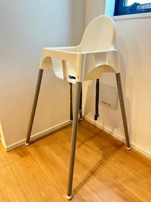 a white chair is standing in a room at \u30b9\u30ab\u30a4\u30c4\u30ea\u30fc\u307e\u3067\u5f92\u6b65\u7d0410\u5206\u3001\u6e05\u6f54\u3001\u5feb\u9069\u3001\u4fbf\u5229\u3001\u9759\u304b\u3001\u8a2d\u5099\u5b8c\u5099\uff01 in Tokyo