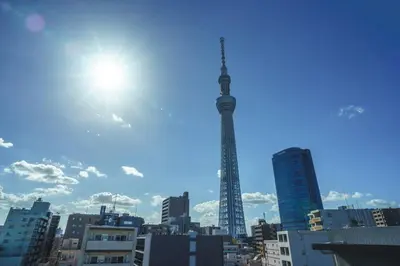a view of a city with the eiffel tower at Craft302 \u6d45\u8349 \u30b9\u30ab\u30a4\u30c4\u30ea\u30fc\u8fd1\u304f \u8cb8\u5207\u6700\u59275\u4eba \u6771\u4eac\u89b3\u5149\u306b\u6700\u9069 \u7121\u6599WiFi in Tokyo