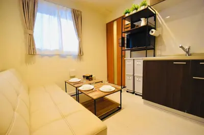 a living room with a couch and a table at Craft302 \u6d45\u8349 \u30b9\u30ab\u30a4\u30c4\u30ea\u30fc\u8fd1\u304f \u8cb8\u5207\u6700\u59275\u4eba \u6771\u4eac\u89b3\u5149\u306b\u6700\u9069 \u7121\u6599WiFi in Tokyo