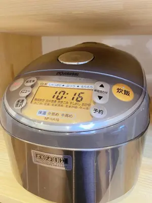 a scale sitting on top of a kitchen appliance at Asakusa Inn \u5c4b\u4e0a\u30d0\u30eb\u30b3\u30cb\u30fc\u4ed8\u304d100m2\u5e83\u3005\u5feb\u9069\u4e00\u68df\u30cf\u30a6\u30b9 in Tokyo