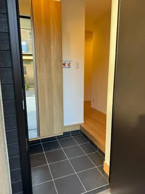 a hallway with a door and a tile floor at Relastay Kamata in Tokyo
