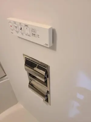 a microwave oven sitting on top of a white counter at 302\u53f7\uff2e\uff0b\u30db\u30c6\u30eb in Tokyo