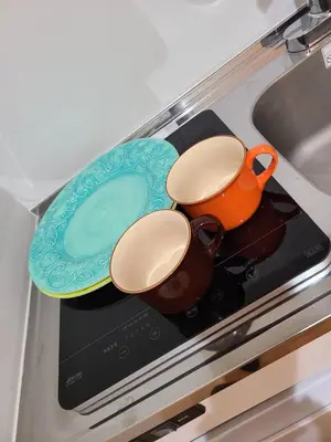 a tea pot and a plate on a stove at 303\u53f7\uff2e\uff0b\u30db\u30c6\u30eb in Tokyo