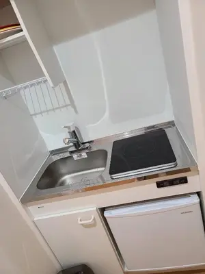 a small kitchen with a sink and a sink at 303\u53f7\uff2e\uff0b\u30db\u30c6\u30eb in Tokyo