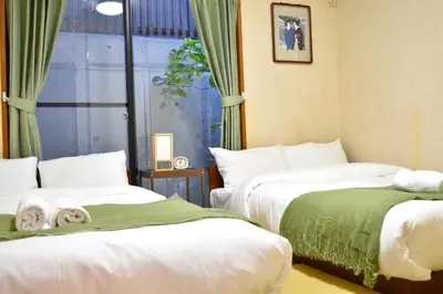 a hotel room with two beds and a window at \u6075\u6bd4\u5bff\u4e8c\u4e01\u76ee\u6238\u5efa in Tokyo