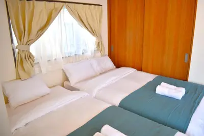 a small room with two beds and a window at \u6075\u6bd4\u5bff\u4e8c\u4e01\u76ee\u6238\u5efa in Tokyo