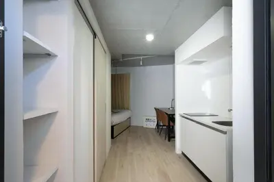a small apartment with a bedroom and a bed at \u30ec\u30d4\u30e5\u30a2\u66f3\u821f\u30ec\u30b8\u30c7\u30f3\u30b9ll in Tokyo