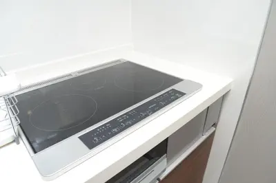a stove top oven sitting inside of a kitchen at \u548c\u30ce\u6953cottage\u7b2c\u4e8c\u3000\u65b0\u5bbf\u306e2\u968e\u5efa\u30662\u5ba41\u30b7\u30e3\u30ef\u30fc1\u30c8\u30a4\u30ec in Tokyo
