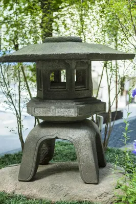 a bird feeder sitting on top of a rock at Hotel Ryumeikan Ochanomizu Honten in Tokyo