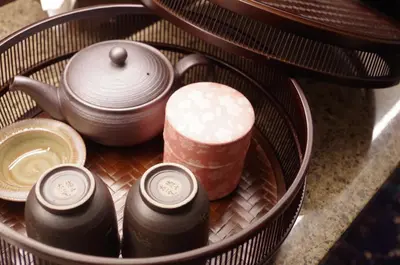 a basket filled with dishes and a tea pot at Hotel Ryumeikan Ochanomizu Honten in Tokyo