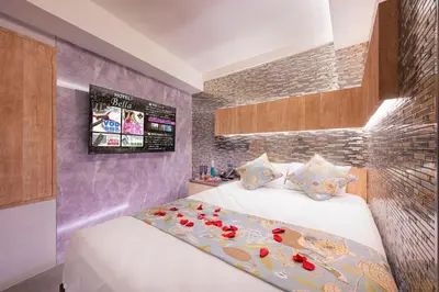 a bedroom with a bed with flowers on it at Exquisite business hotel Bella in Tokyo