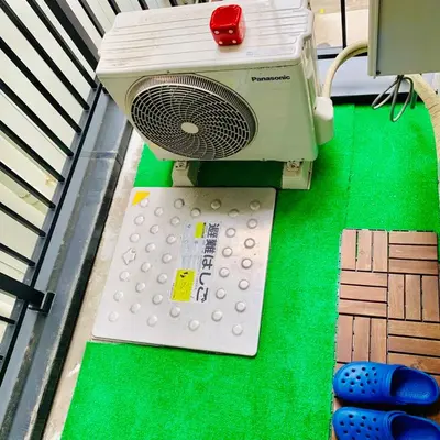 a machine sitting on top of a green table at KYARA HOTEL \u4e80\u6238a in Tokyo
