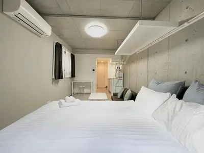 a bedroom with a large white bed in a room at Hotel \u30de\u30fc\u30d9\u30e9\u30b9Asakusa #1 in Tokyo
