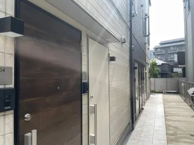 a metal door on the side of a building at Shinjuku新宿近新建公&干湿分离&智能马桶&浴室烘干机能&高速无限制网路&最近地铁步行8分钟BE102 in Tokyo