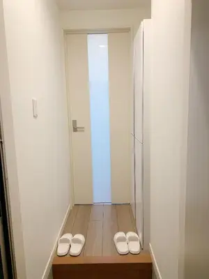 a room with three white slippers on a wooden floor at Shinjuku新宿近新建公&干湿分离&智能马桶&浴室烘干机能&高速无限制网路&最近地铁步行8分钟BE102 in Tokyo