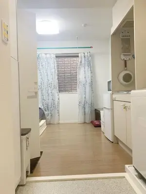 a kitchen with white cabinets and a window at JR t akadababa subway 5 mins walk! \u9ad8\u7530\u99ac\u5834\u99c5 \u5f92\u6b69\u570f\u5185\u5927\u4eba\u6c17! Shinjuku\u65b0\u5bbf\u5708!\u9ad8\u901f\u65e0\u9650\u5236Wi-FI! AB in Tokyo