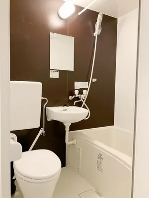 a bathroom with a toilet and a sink at JR t akadababa subway 5 mins walk! \u9ad8\u7530\u99ac\u5834\u99c5 \u5f92\u6b69\u570f\u5185\u5927\u4eba\u6c17! Shinjuku\u65b0\u5bbf\u5708!\u9ad8\u901f\u65e0\u9650\u5236Wi-FI! AB in Tokyo