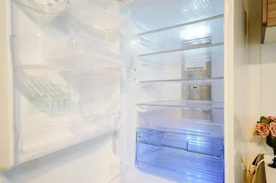 an empty refrigerator with its door open in a kitchen at \u6075\u6bd4\u5bff\u5e83\u5c3e\u30a8\u30ea\u30a2\u3000\u8907\u6570\u5bdd\u5ba4\u30c8\u30a4\u30ec\u3000\u30ad\u30c3\u30c1\u30f3\u8a2d\u5099\u5145\u5b9f in Tokyo
