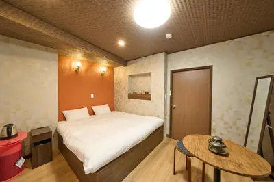 a small room with a bed and a table at \u30db\u30c6\u30eb\u516b\u5e83 in Tokyo
