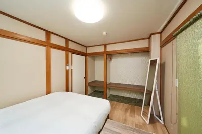 a small room with a bed and a ladder at \u30db\u30c6\u30eb\u516b\u5e83 in Tokyo