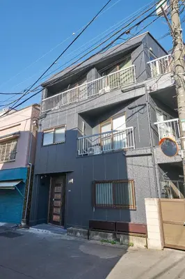 a gray building with a balcony on the side of it at \u30db\u30c6\u30eb\u516b\u5e83 in Tokyo