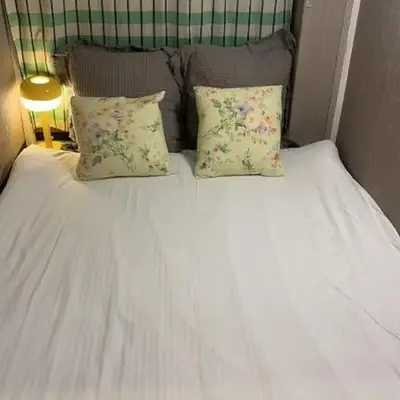 Sky hotel 06#睛空塔热门旅游景区 最近车站步行3分钟 机场直达 周边有便利店 商场 温泉 购物餐饮方便
