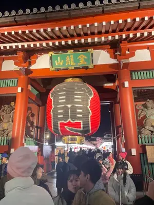 a group of people standing in a building with a face sign at CAlMU ASAKUSA IMADO HOTEL ASAKUSA UENO IMADOZINZYA TOKYOSKYTREE HANEDA NARITA GINZA TOKYOSTATION Direct \u6d45\u8349\u4e0a\u91ce\u6771\u4eac\u30b9\u30ab\u30a4\u30c4\u30ea\u30fc \u6210\u7530\u7a7a\u6e2f\u7fbd\u7530\u7a7a\u6e2f\u6771\u4eac\u99c5\u76f4\u884c\u30d0\u30b9 \u96fb\u8eca\u4fbf\u5229 in Tokyo