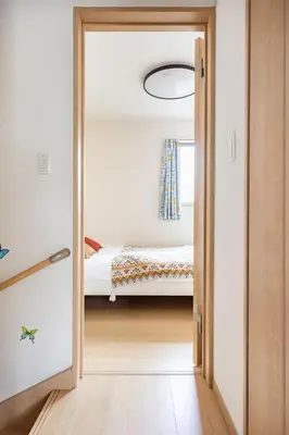 a bedroom with a door leading to a bed at CROWN \u8d8a\u4e2d\u5cf6 in Tokyo