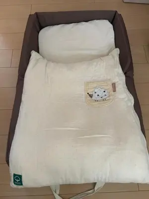 a bed with white sheets and a pillow at JRTakadababa 2min 5LDK 5beds 2unit room in Tokyo