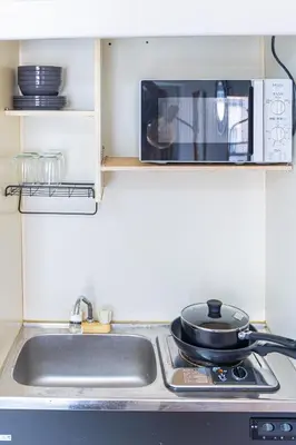 a kitchen counter with a sink and a microwave at G57\u65b0\u5bbf\u6700\u4e2d\u5fc3 \u6771\u65b0\u5bbf\u7ad95\u5206-Shinjuku center 5 mins to Station, Max 4 \u76f4\u8fbe\u65b0\u5bbf \u6d89\u8c37 \u8868\u53c2\u9053 \u6c60\u888b \u4e0a\u91ce \u4ee3\u4ee3\u6728 \u94f6\u5ea7 \u539f\u5bbf in Tokyo