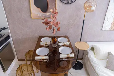 a table with plates on it in a living room at G57\u65b0\u5bbf\u6700\u4e2d\u5fc3 \u6771\u65b0\u5bbf\u7ad95\u5206-Shinjuku center 5 mins to Station, Max 4 \u76f4\u8fbe\u65b0\u5bbf \u6d89\u8c37 \u8868\u53c2\u9053 \u6c60\u888b \u4e0a\u91ce \u4ee3\u4ee3\u6728 \u94f6\u5ea7 \u539f\u5bbf in Tokyo