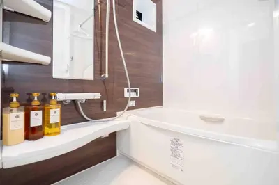 a bathroom with a sink and a bath tub at D\u58a8\u7530\u533a\u6c11\u5bbf.\u6674\u7a7a\u5854.\u6d45\u8349\u5bfa\u5546\u5708.\u72ec\u680b\u522b\u5885.\u76f4\u8fbe\u673a\u573a\u3001\u6da9\u8c37\u3002\u65b0\u623f\u6e90.\u5c0f\u578b\u5ba4\u5185\u505c\u8f66\u4f4d\u3002 in Tokyo
