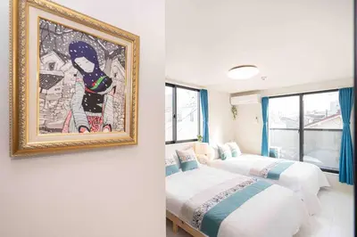 two beds in a room with a picture on the wall at D\u58a8\u7530\u533a\u6c11\u5bbf.\u6674\u7a7a\u5854.\u6d45\u8349\u5bfa\u5546\u5708.\u72ec\u680b\u522b\u5885.\u76f4\u8fbe\u673a\u573a\u3001\u6da9\u8c37\u3002\u65b0\u623f\u6e90.\u5c0f\u578b\u5ba4\u5185\u505c\u8f66\u4f4d\u3002 in Tokyo