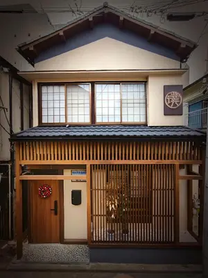a building with a gate in front of it at 璞（Haku）日式旅馆/新宿繁华区域/東新宿駅徒歩4分/免費WIFI/最大可入住7人 in Tokyo