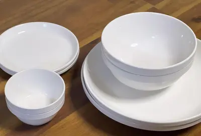 three white bowls on plates on a table at \u795e\u8c37\u6238\u5efa in Tokyo